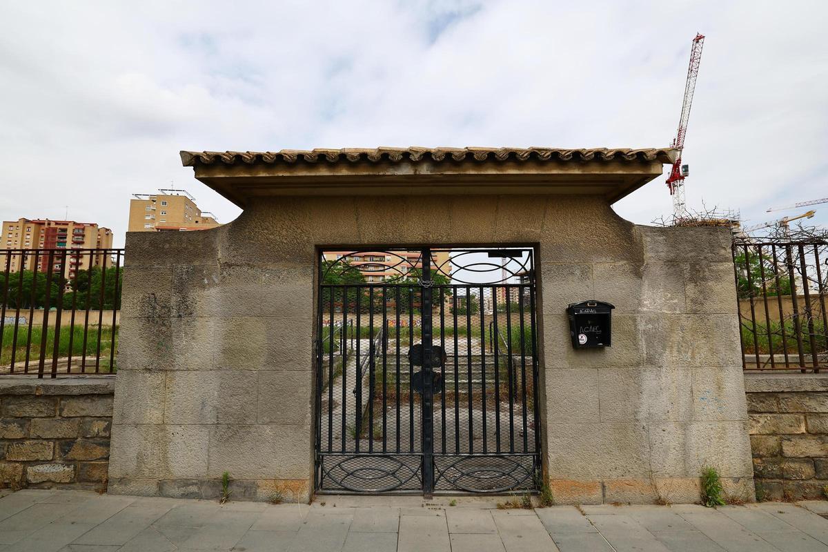 Entrada al suelo que antes ocupaba el convento de Jerusalén de Zaragoza, hace unos días.