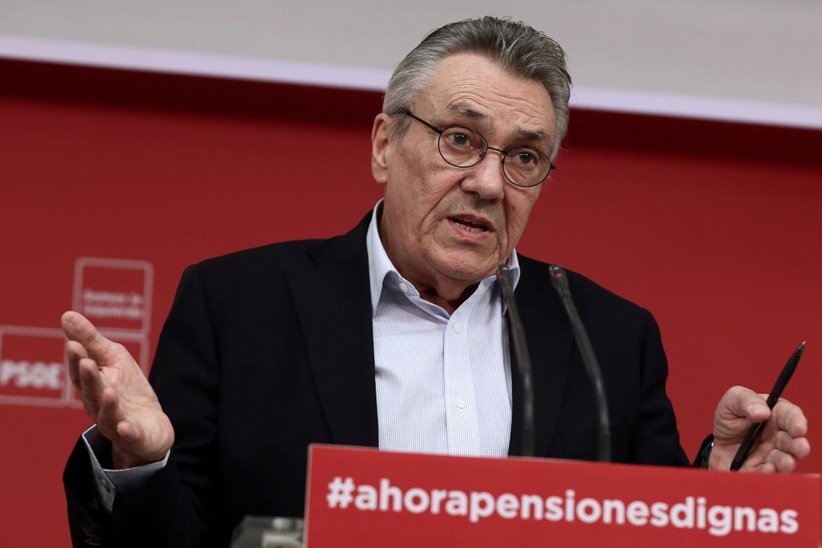 Manuel Escudero, duranta una comparecencia en la sede federal del PSOE de Ferraz, como secretario de Economía y Empleo de ejecutiva en 2018.