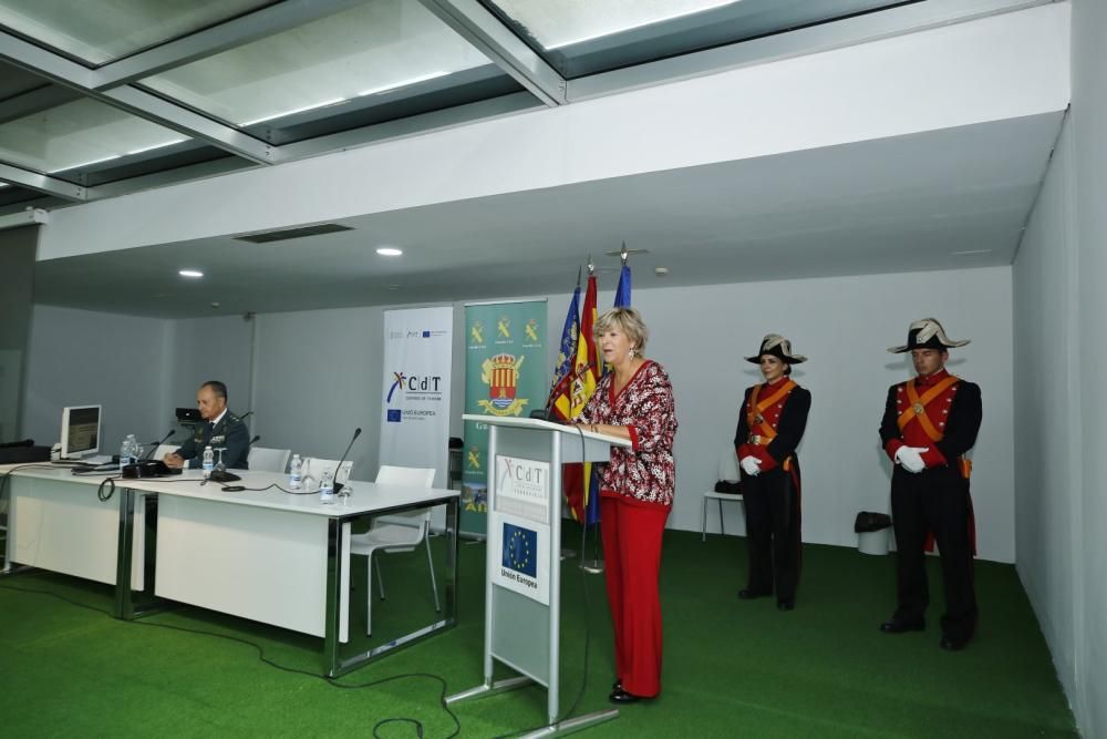 La Sociedad Casino de Torrevieja acoge hasta el lunes una exposición fotográfica de Manuel Lorenzo con motivo del 175 aniversario de la Guardia Civil. La inauguración el martes estuvo precedida por un