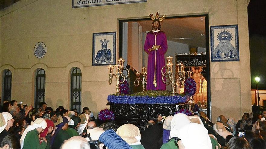 La procesión más numerosa desfila por San José