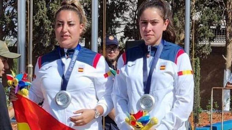 Melani Homar y Sara Díaz, con sus medallas de plata en los Juegos del Mediterráneo