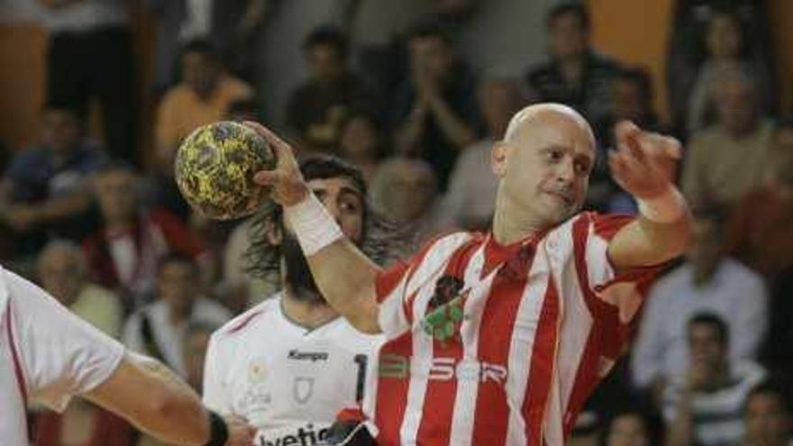 Fernando Latorre, durante un partido con el Sagunto.