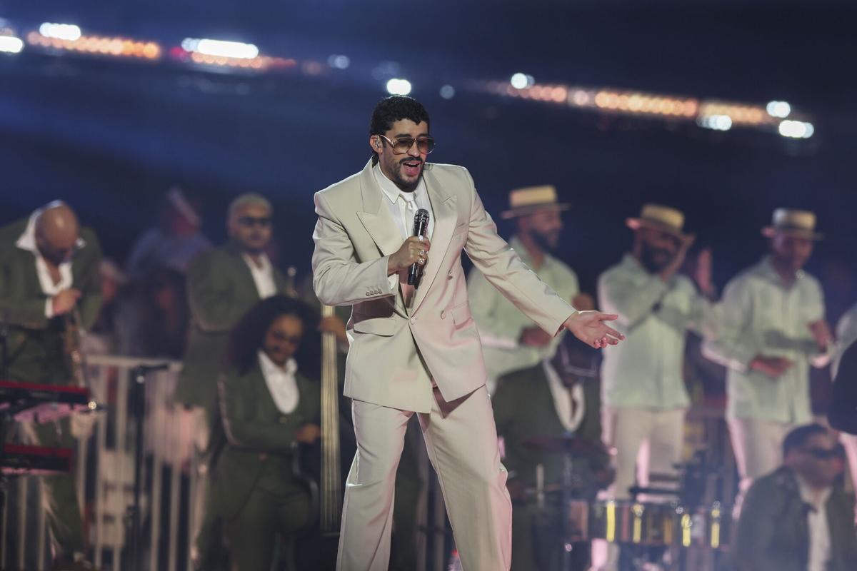 LISBON (Portugal), 27/05/2026.- Puerto Rican singer Bad Bunny performs during a concer in Lisbon, Portugal, 27 May 2026. (Lisboa) EFE/EPA/MANUEL DE ALMEIDA