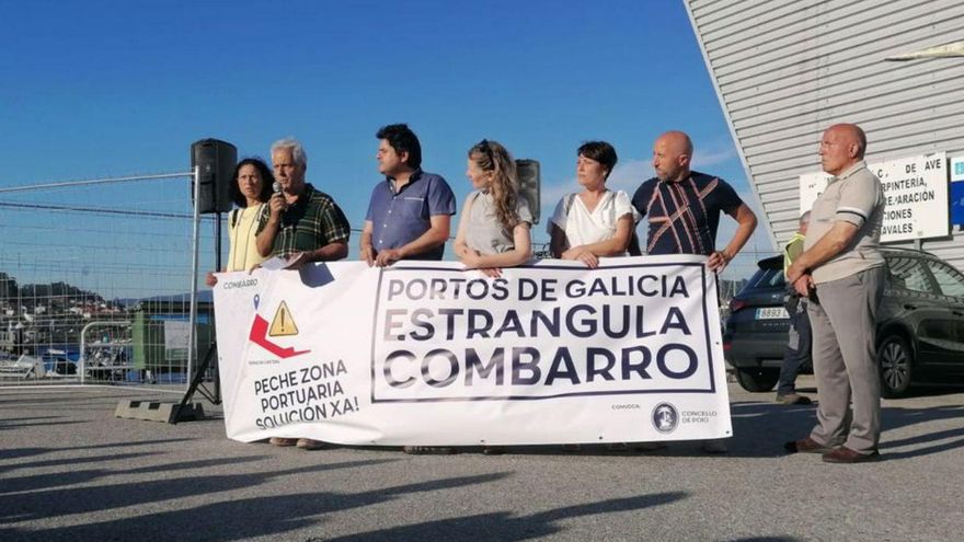 Ediles de Poio, en una protesta contra el cierre de A Canteira.