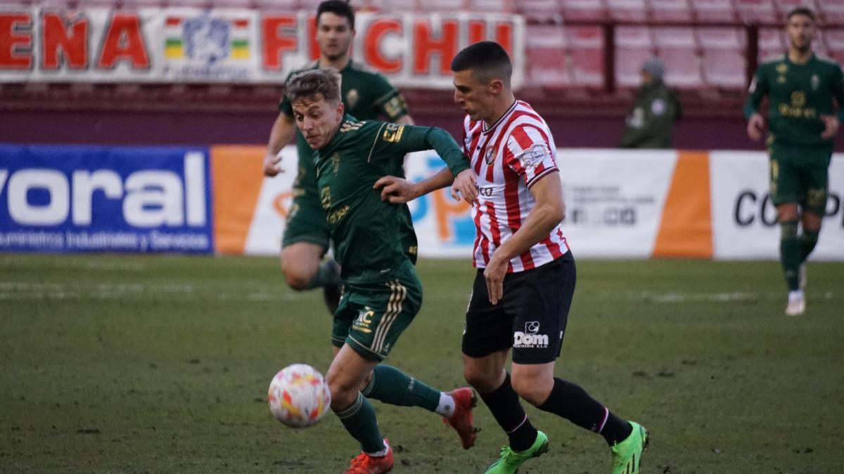 Loren Burón en el choque entre la SD Logroñés y el Real Murcia