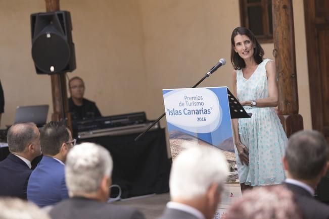 FUERTEVENTURA - PREMIOS TURISMO ISLAS CANARIAS 2016 - - EN LA FOTO: La consejera de Turismo, Cultura y Deportes del Gobierno de Canarias, María Teresa Lorenzo -  29-09-16