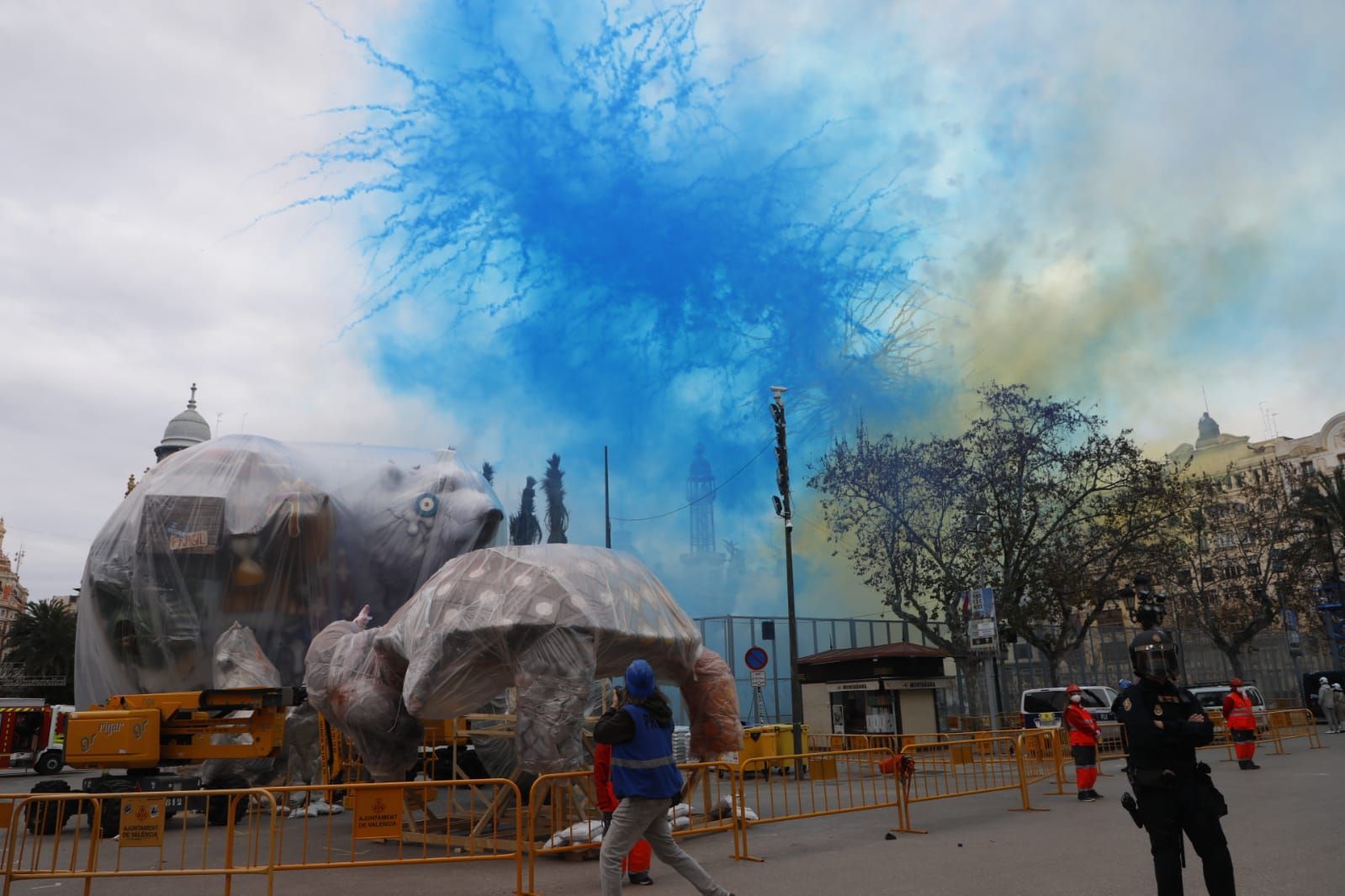 La mascletà con los colores de Ucrania, en imágenes