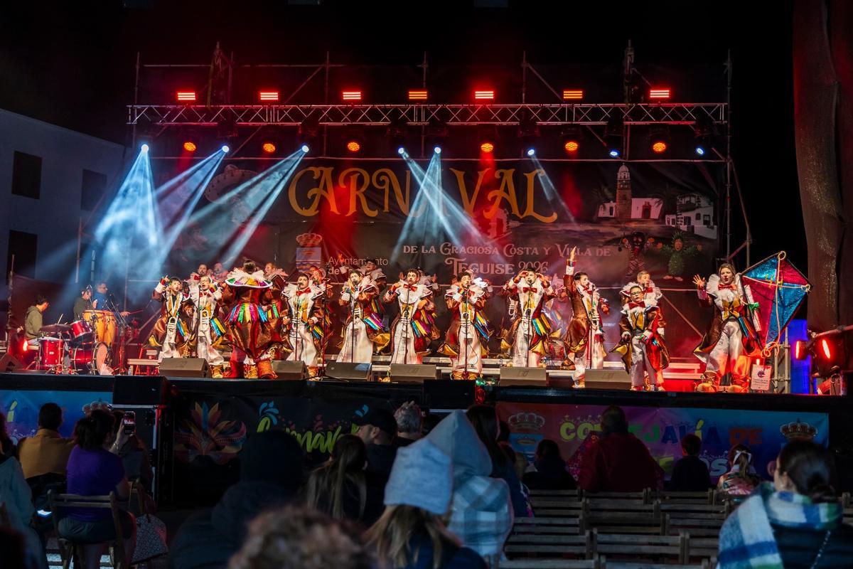 Actuación en el Encuentro de Murgas Adultas en el Carnaval de Costa Teguise.