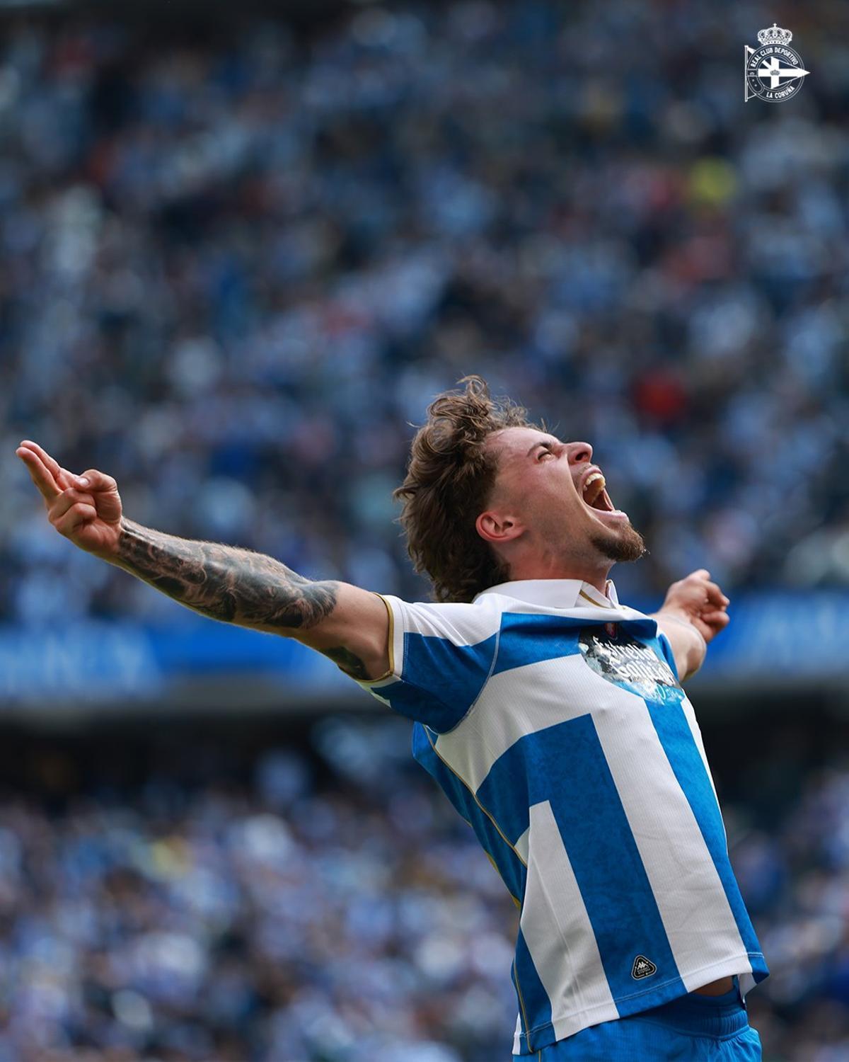 Mario Soriano celebra el primer gol de la victoria del Dépor ante el Andorra.