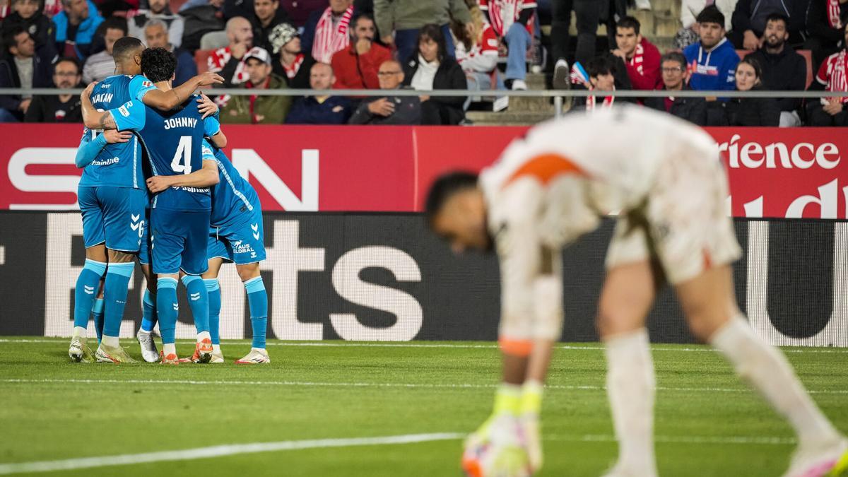 Los jugadores del Betis celebran un gol del equipo en el partido ante el Girona.