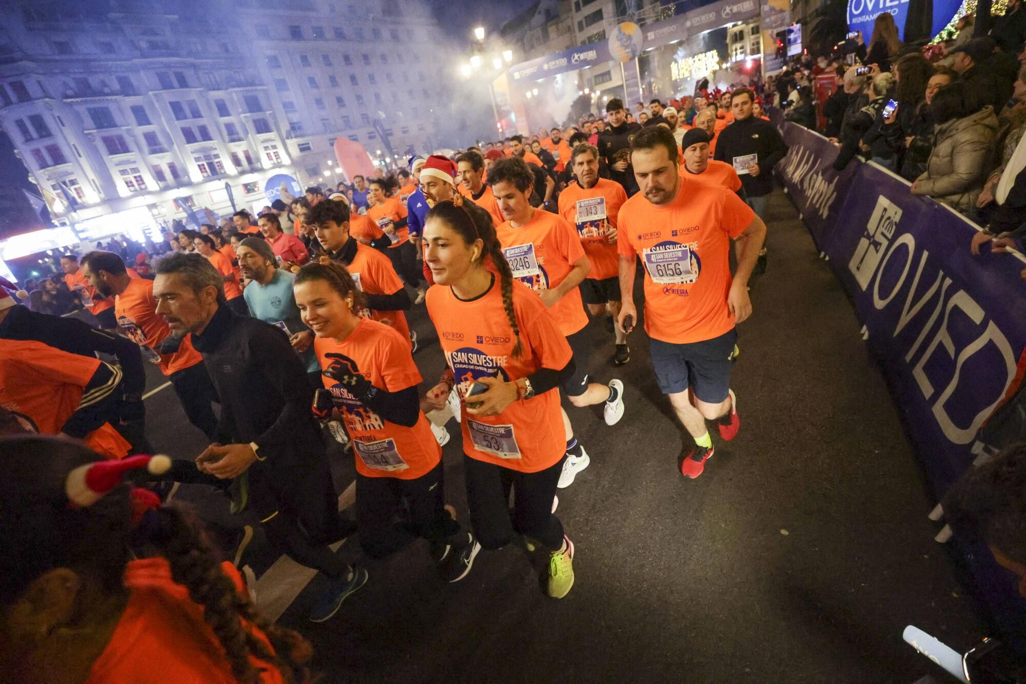 EN IMÁGENES: Alejandro Onís y Mariam Benkert saltan del segundo al primer puesto en la San Silvestre de Oviedo