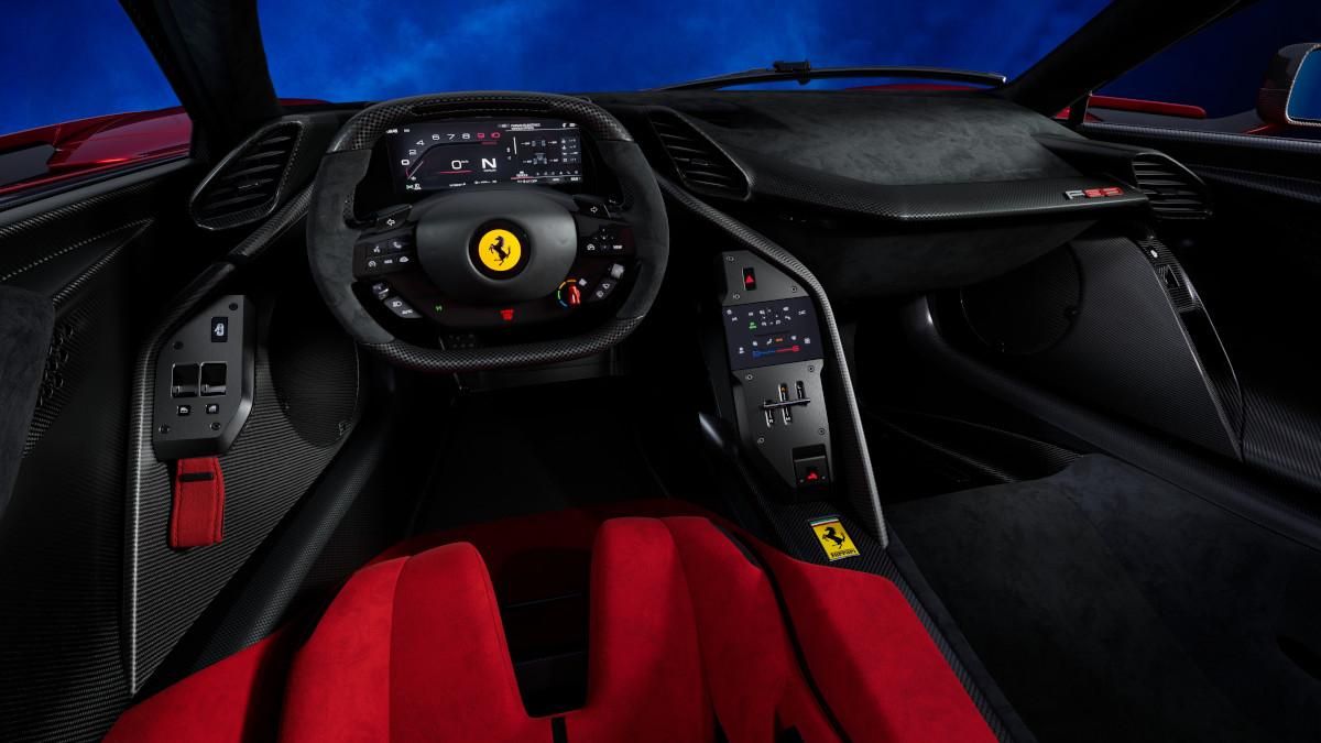 Ferrari_F80_galeria (8).jpg