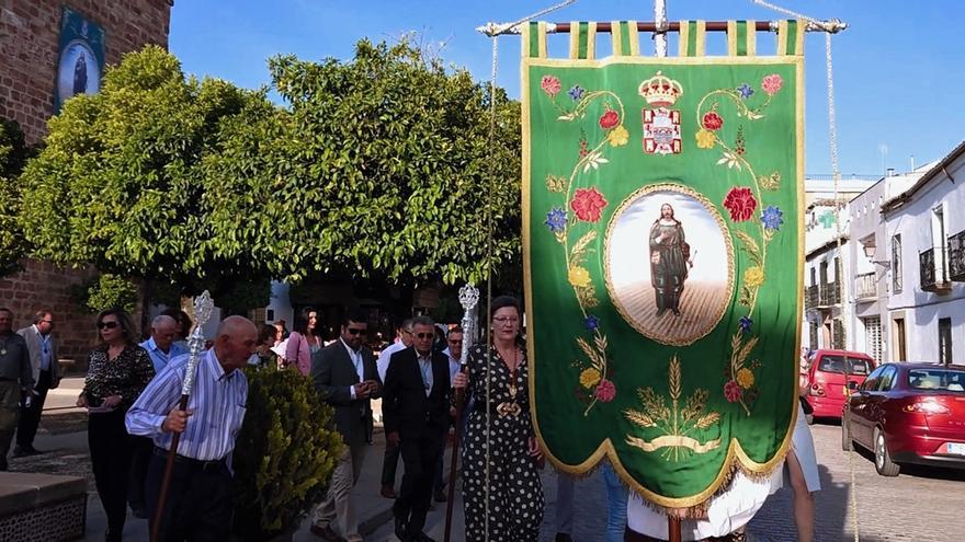 La procesión partió desde la plaza de la Constitución, para el traslado del estandarte hasta el santuario de la Virgen de la Estrella