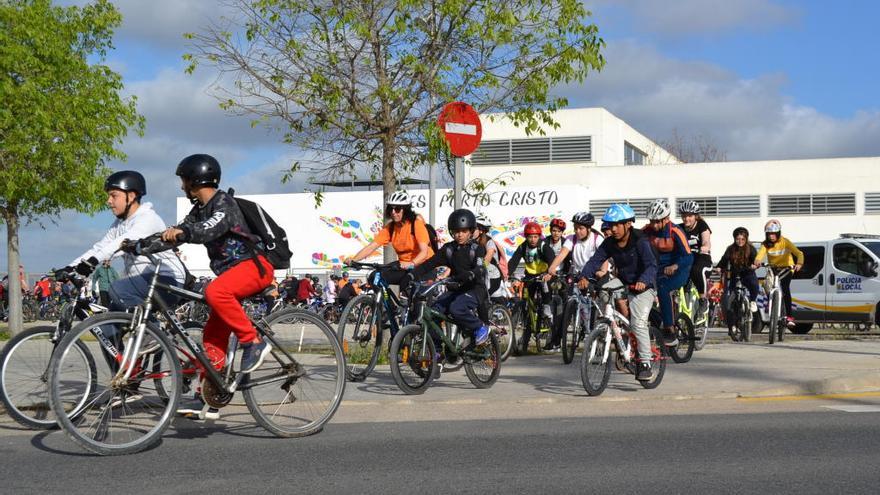 400 alumnos de Porto Cristo pedalean contra los prejuicios de las enfermedades mentales