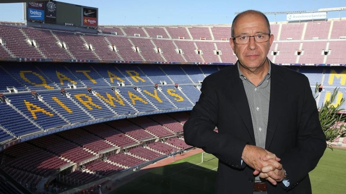 El vicepresidente Manel Arroyo posa en una de las tribunas del Camp Nou.