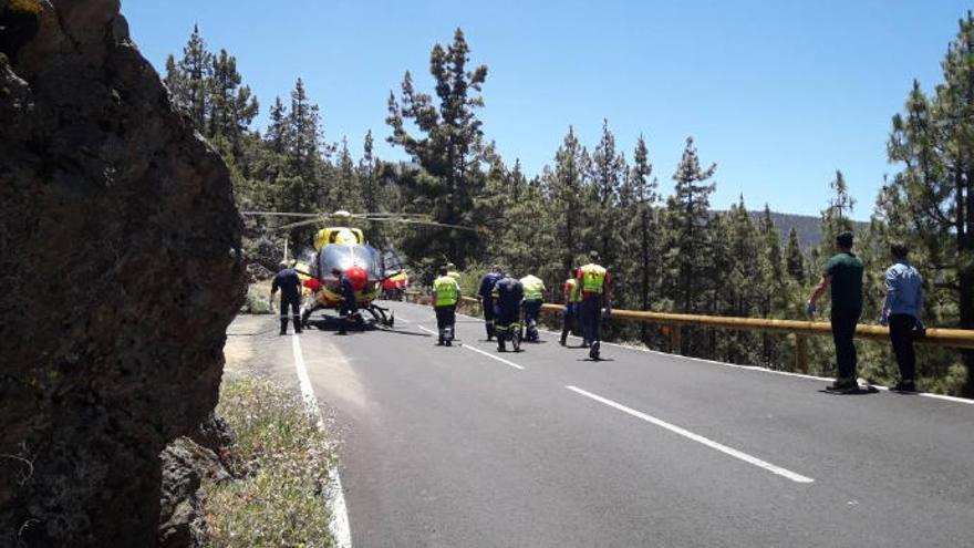 Un herido grave y cinco leves tras chocar una moto y un automóvil en Tenerife