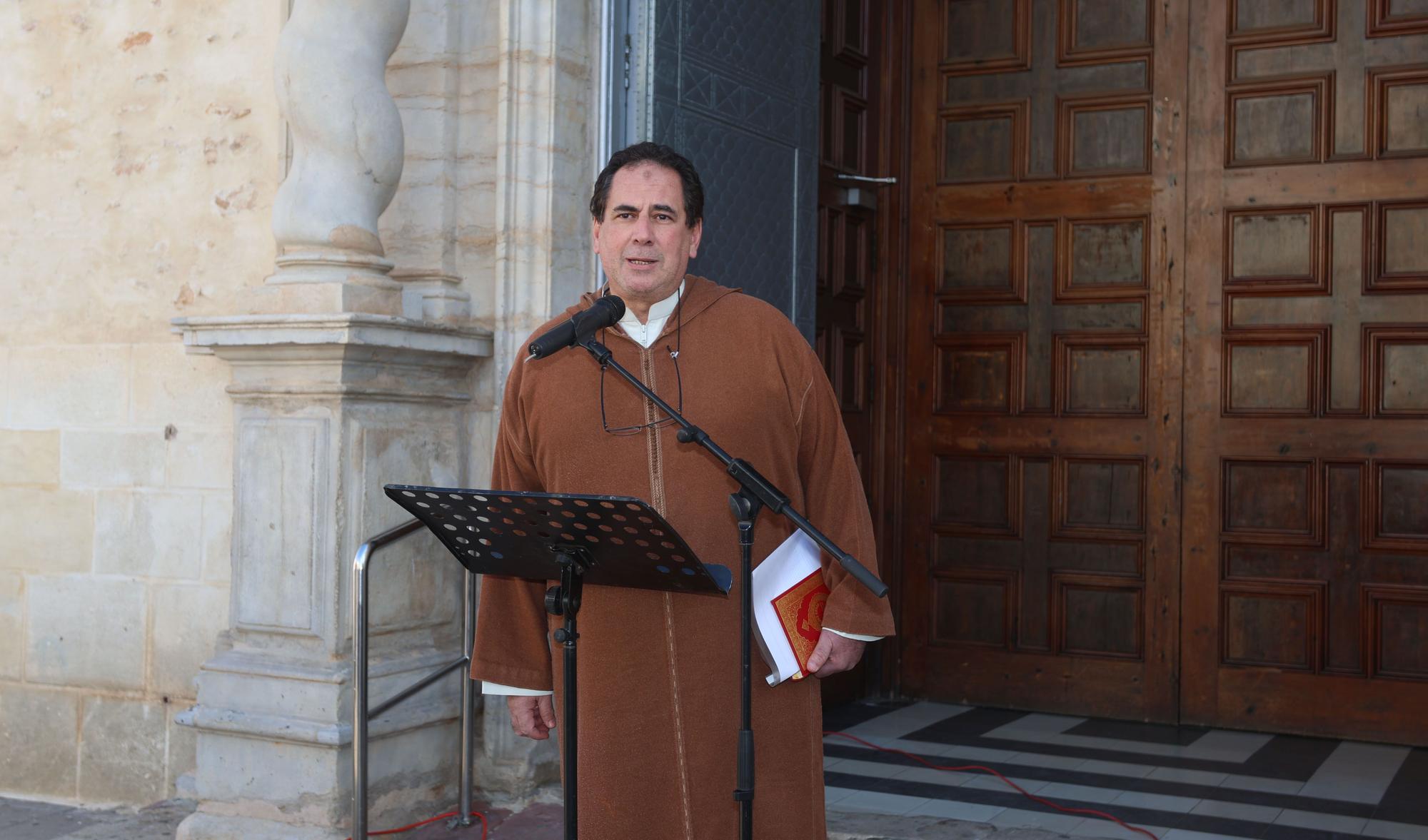 Acto conjunto del Centro Islámico de Torrent, el párroco de la iglesia de La Asunción y el alcalde.