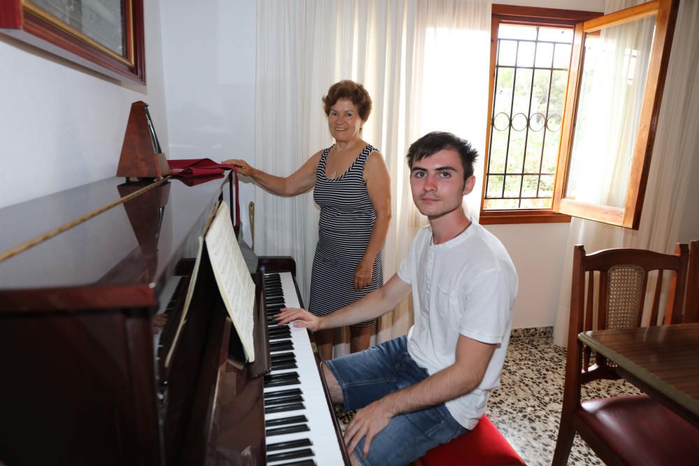 Paella, piscina y piano en Ibiza.