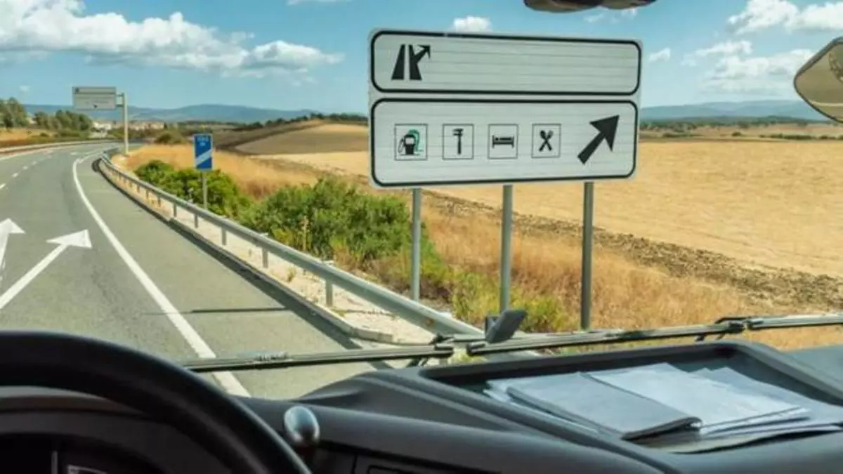 ?Cmo sabes si te tienes que desviar para echar gasolina durante un viaje?