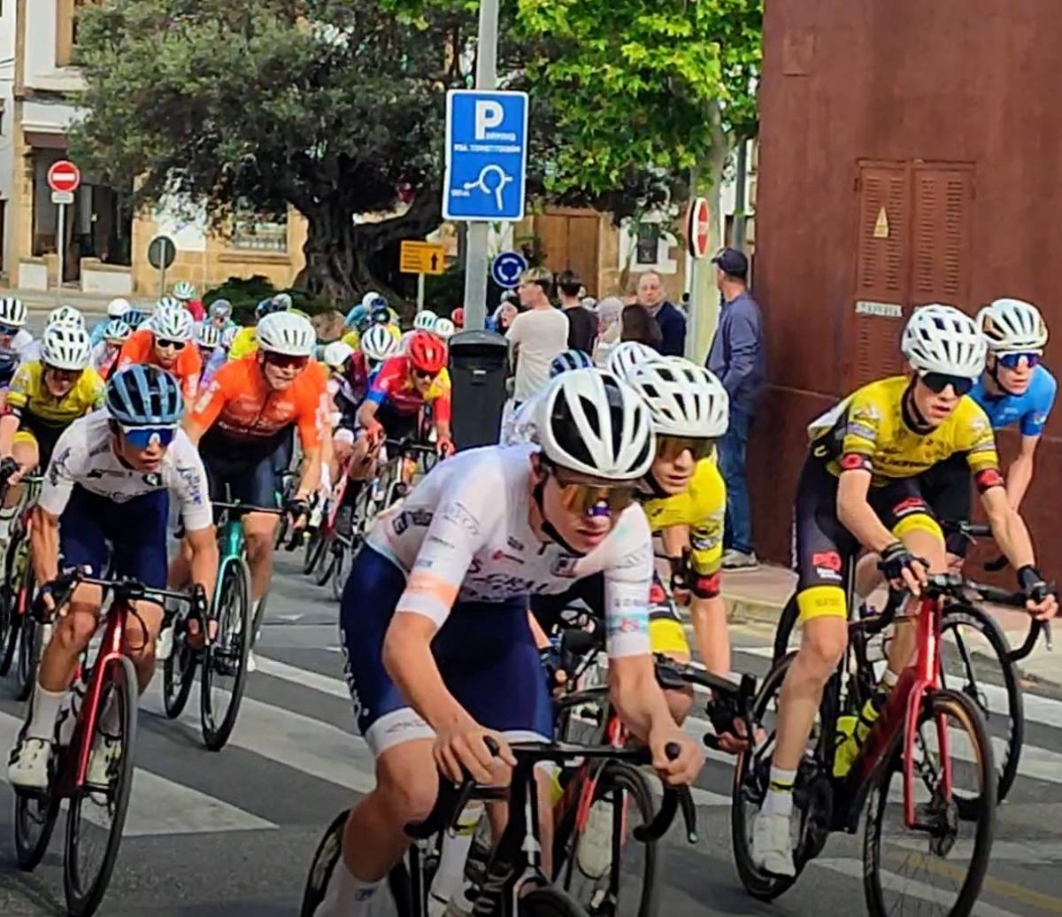 Ciclistas en el Trofeo Jesus Nazareno de Xàbia.