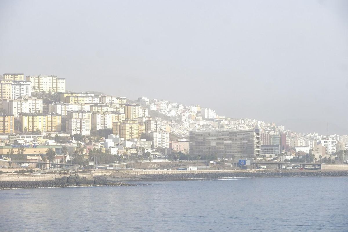 Clear skies with slight haze in the Canary Islands (February 14, 2024)