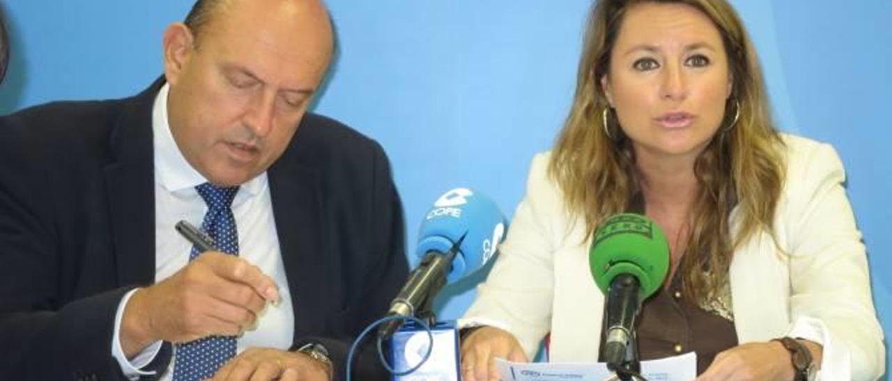 Carlos Feliu y Begoña Carrasco, en rueda de prensa.