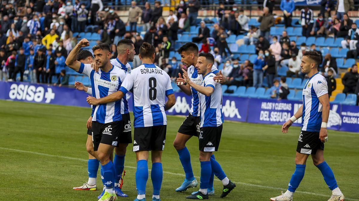 Los jugadores del Hércules celebran un gol