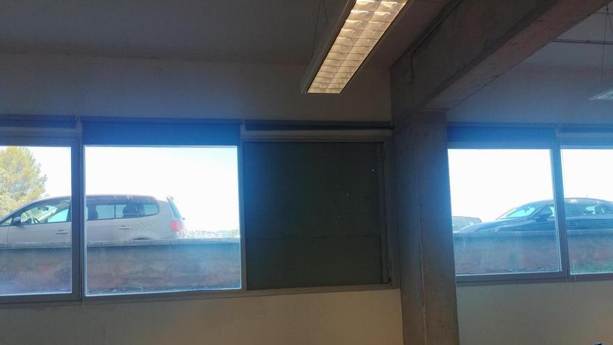 La UIB califica de “fortuito” el accidente provocado por la caída de una ventana en el edificio Jovellanos