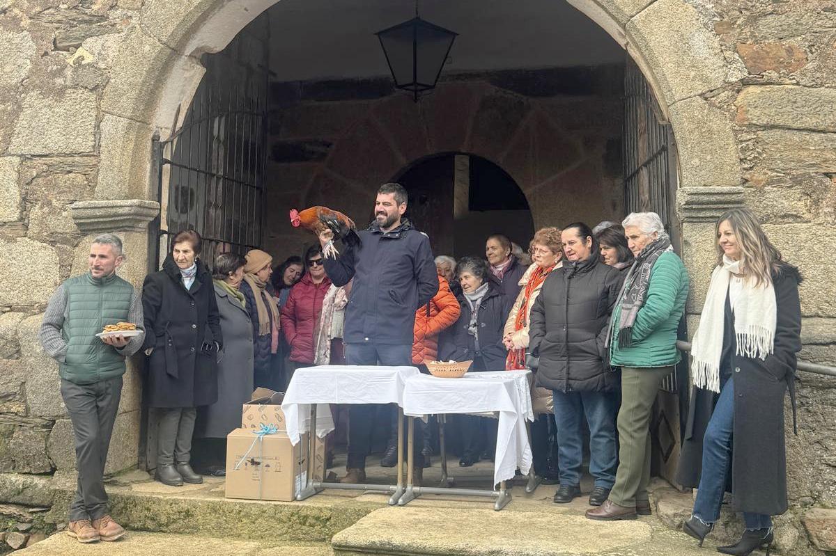 Subasta en Tola por San Antonio.