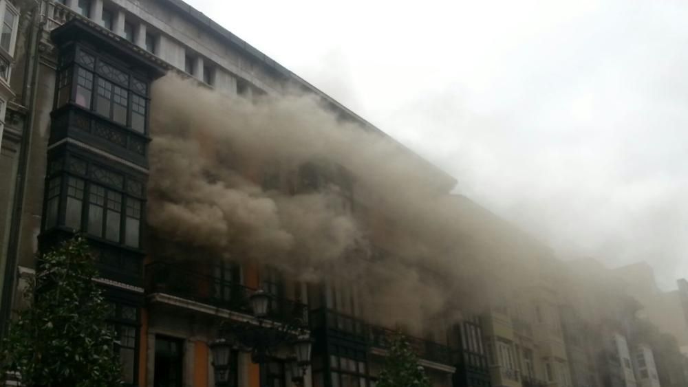 Incendio en la calle Uría de Oviedo