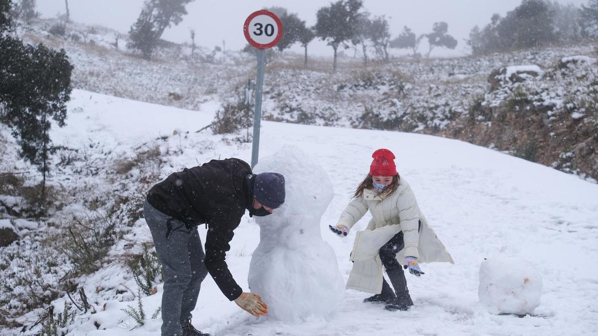 El tiempo en Valencia mañana anuncia más nieve, lluvias más fuertes y con tormenta y temperaturas igual de bajas.