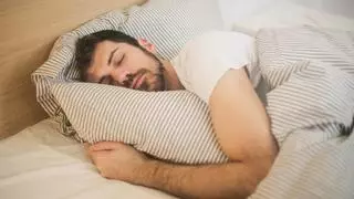 Expertos sostienen que dormir bien en verano es una clave para mantener el peso a raya