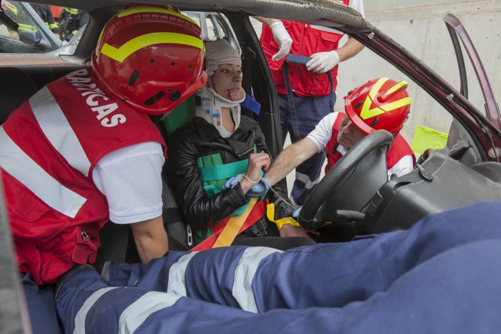 Cincuenta alumnos de Cruz Roja participan en un simulacro de accidente de tráfico