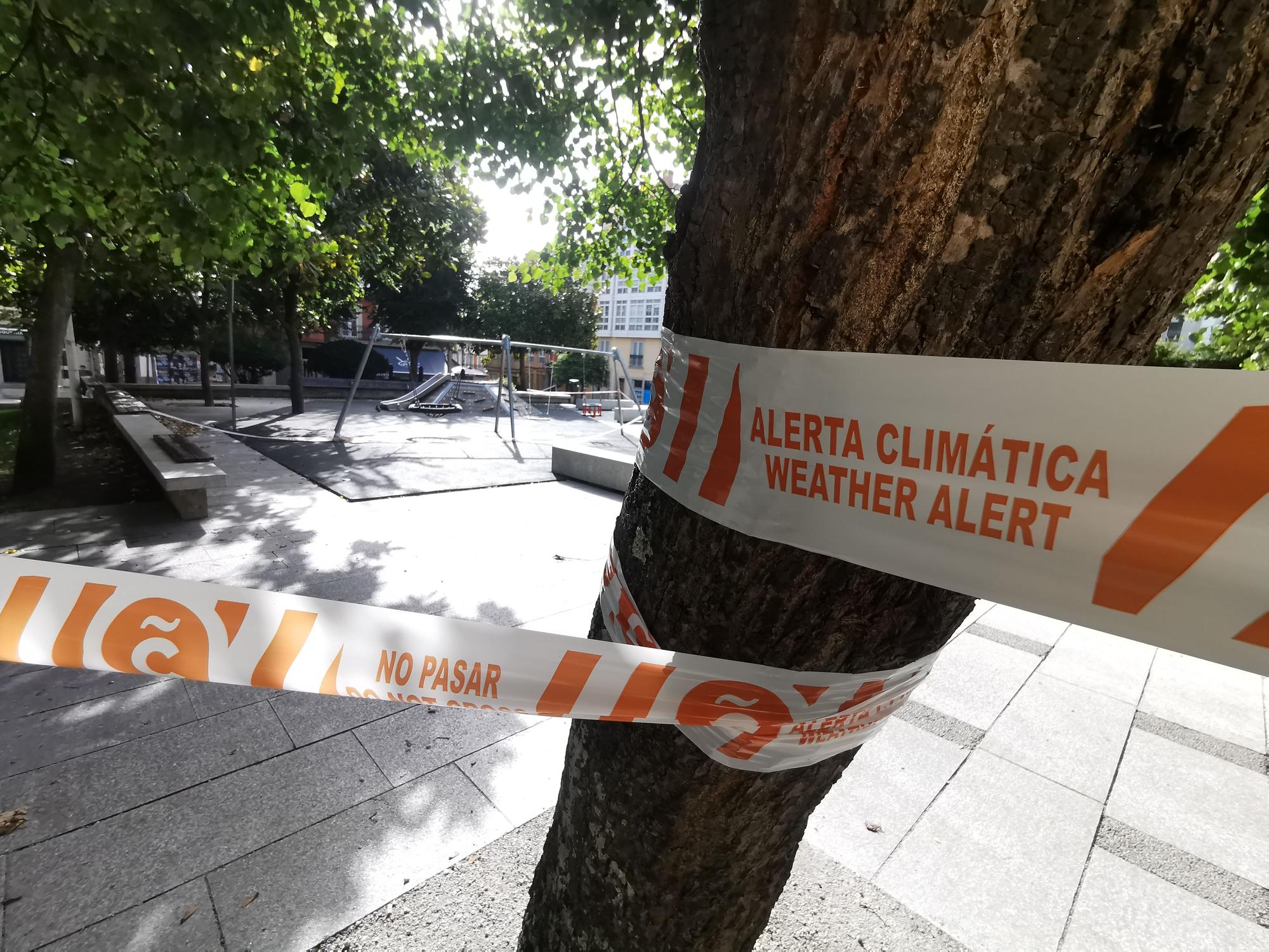 La borrasca continúa enviando fuertes vientos y chubascos tormentosos