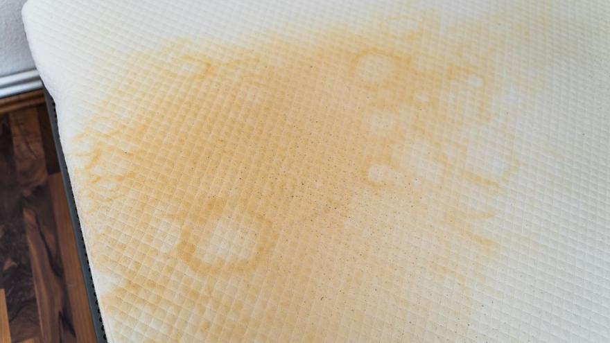 How to Clean a Mattress with Yellow Stains: The Ultimate Tip