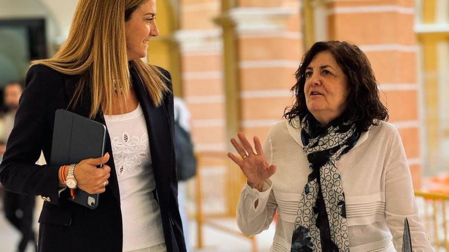 Patricia Fernández y María Dolores Garcia presentaro el Comite Cientifico del Congreso de Termalismo. | UCAM