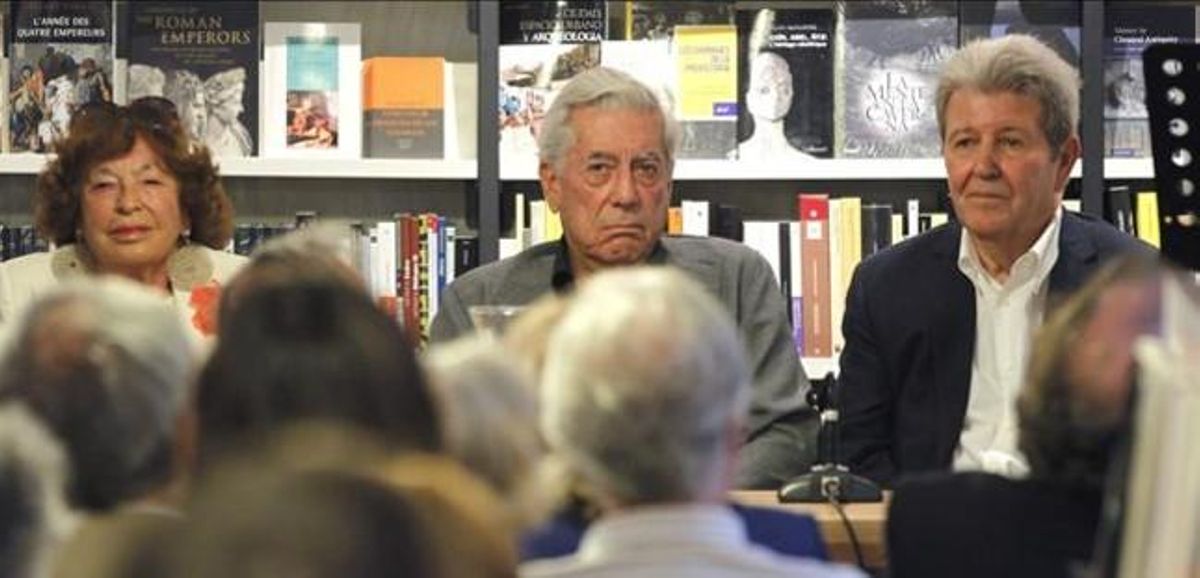 Inge Feltrinelli, Mario Vargas Llosa i Jorge Herralde, en la inauguració de La Central de Callao, a Madrid. Inge Feltrinelli, Mario Vargas Llosa i Jorge Herralde, en la inauguració de La Central de Callao, a Madrid.