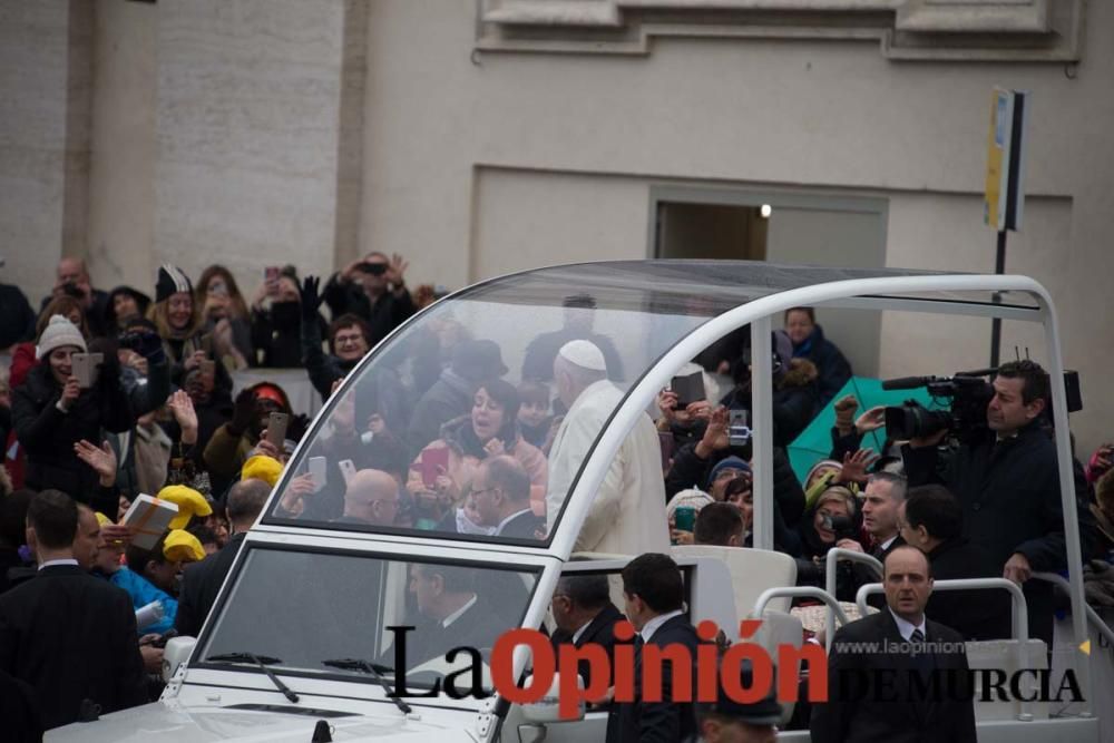 La cofradía de la Vera Cruz entrega el óbolo del J