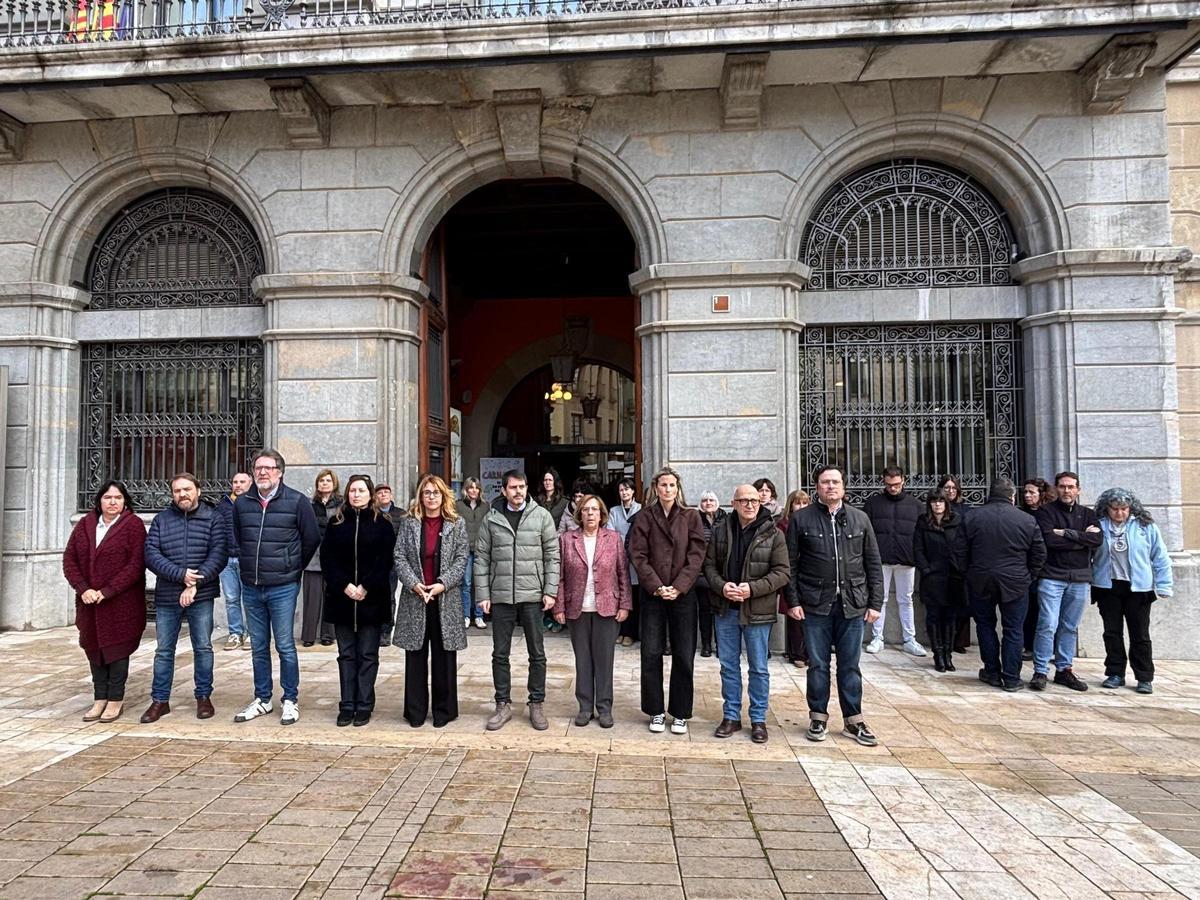 Minut de silenci davant l'Ajuntament d'Igualada
