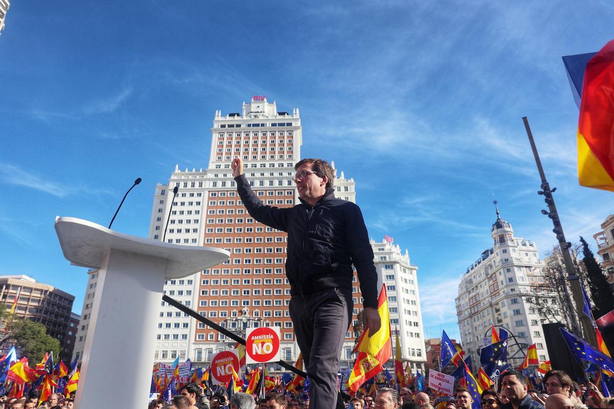 El alcalde de Madrid, José Luis Martínez-Almeida, durante una manifestación convocada por el PP, a 28 de enero de 2024, en Madrid (España).