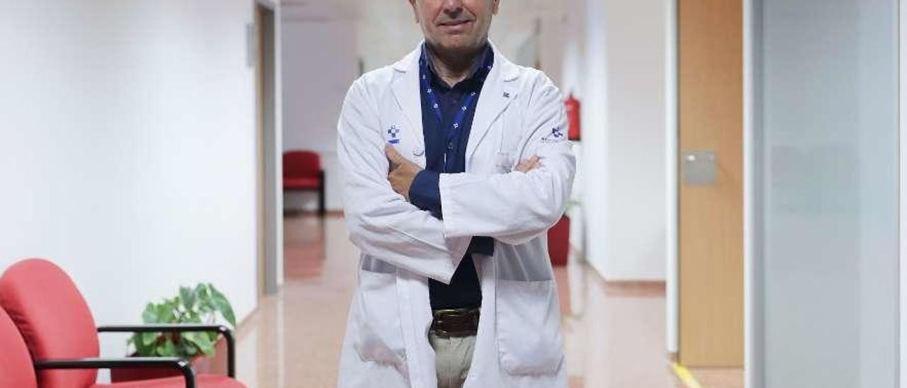 Manuel Bayona, gerente del área sanitaria V, ayer, en el Hospital Universitario de Cabueñes.