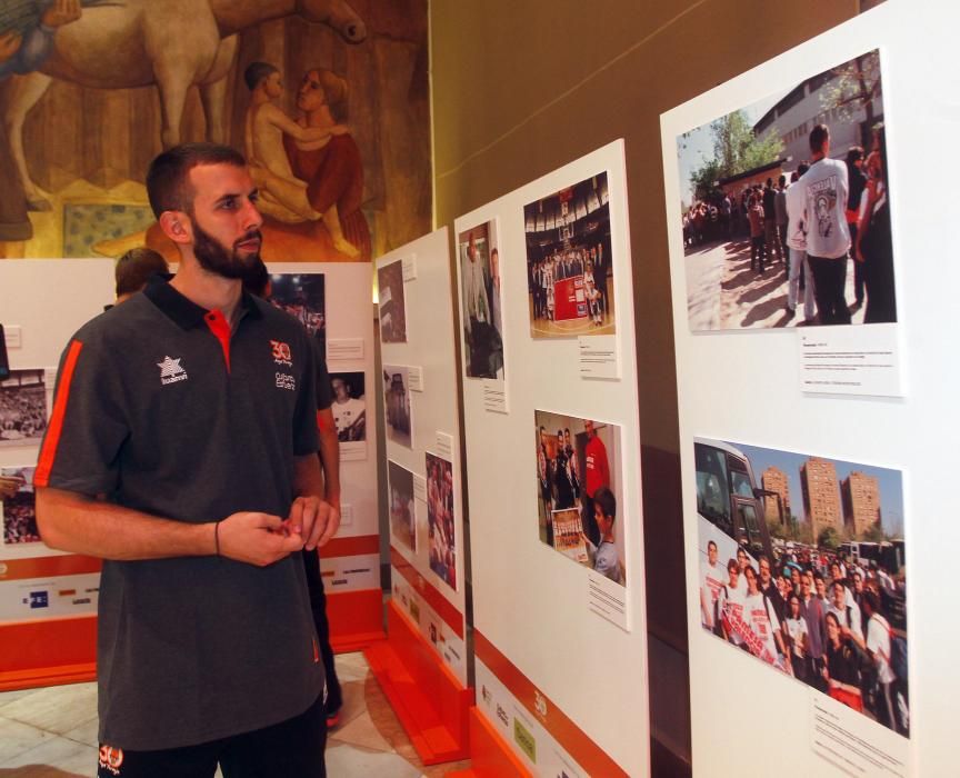 Todas la imágenes de la inauguración de la exposición '30 años de Valencia Basket'