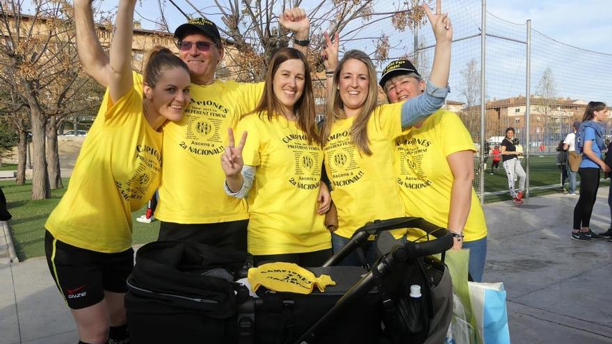 Cristina, Joan i Mireia Pont, amb la resta de la família, celebrant l&#039;ascens del Sant Pere a Sant Cugat