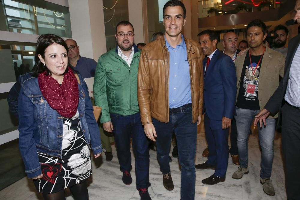 Pedro Sánchez participa en la Fiesta de la Rosa en Oviedo