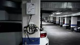 Tensión en las comunidades de vecinos por los puntos de recarga de los coches eléctricos: "La solución ideal es una preinstalación"