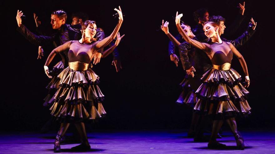 El Festival de Danza llena el Campoamor con el mix estético de &quot;Querencia&quot;