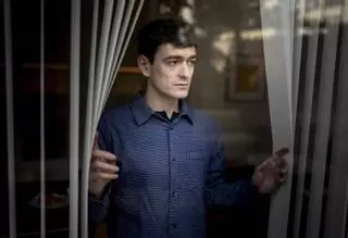 Paul Guasch, escritor: "La gente lleva matándose toda la vida, en todas las clases sociales y países, sea del género que sea"