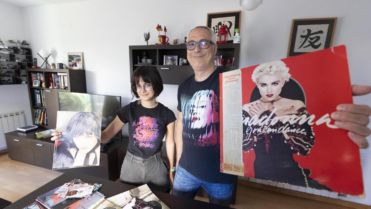 Jaume y Laia, padre e hija, fans de Madonna que asistirán al primero de los conciertos de la diva del pop