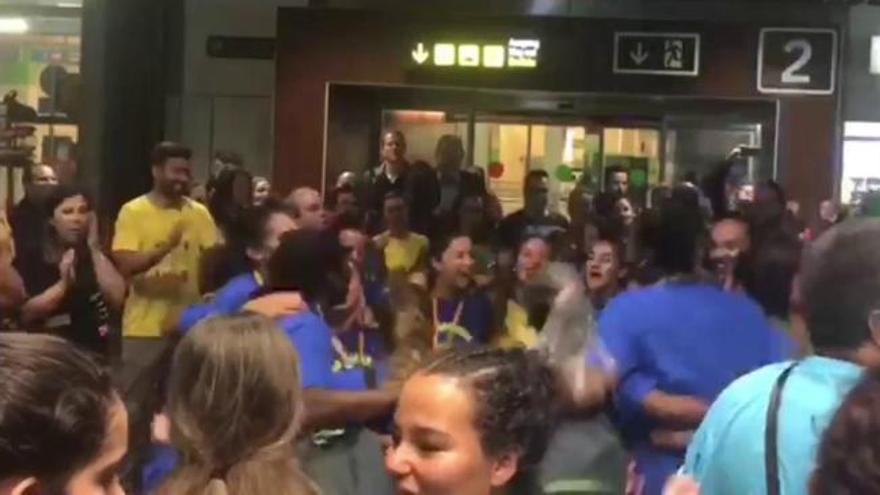 Las campeonas del Rocasa regresan a Gran Canaria con la Copa de la Reina