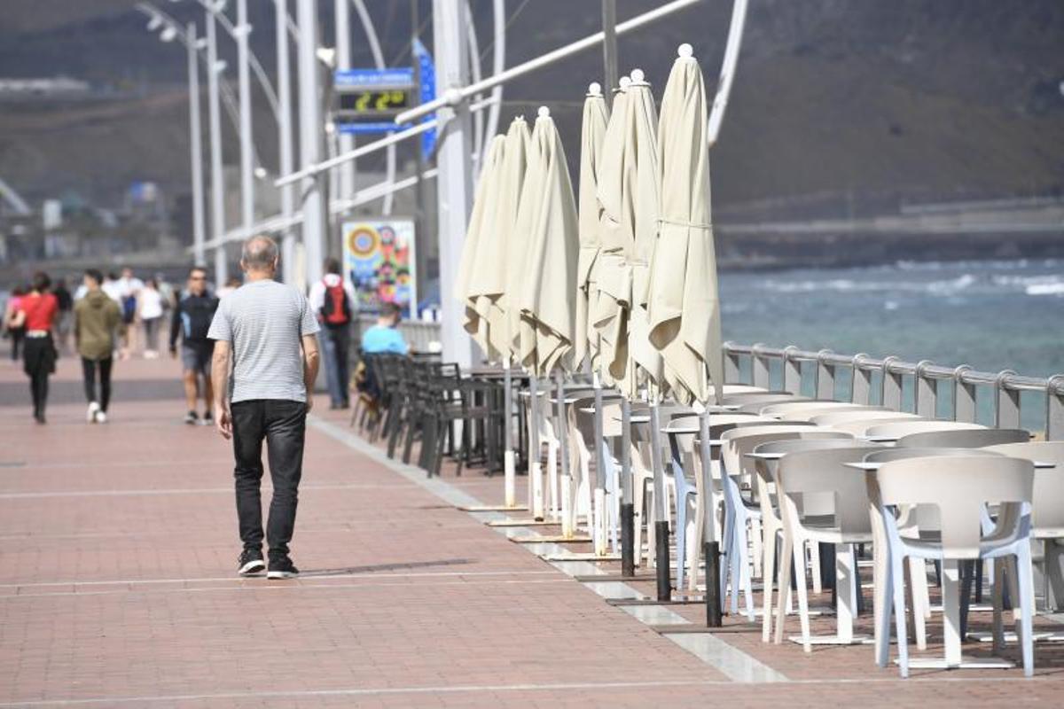 12-06-19 LAS PALMAS DE GRAN CANARIA. PLAYA DE LAS CANTERAS. LAS PALMAS DE GRAN CANARIA. METEOROLOGIA. Playa de Las Canteras. Fotos: Juan Castro. | 12/06/2019 | Fotógrafo: Juan Carlos Castro 12-06-19 LAS PALMAS DE GRAN CANARIA. PLAYA DE LAS CANTERAS. LAS PALMAS DE GRAN CANARIA. METEOROLOGIA. Playa de Las Canteras. Fotos: Juan Castro. | 12/06/2019 | Fotógrafo: Juan Carlos Castro